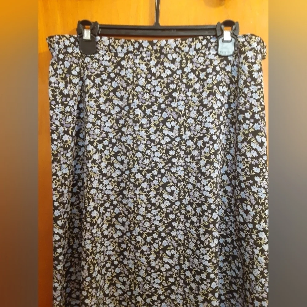 Villager Women's Flower Skirt